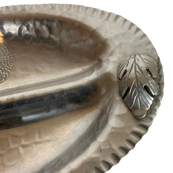 Trade Continental Hand Wrought Small Oval Divided Server Mum Hammered Aluminum - Picture 4 of 7
